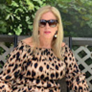 Meet your Posher, Dina